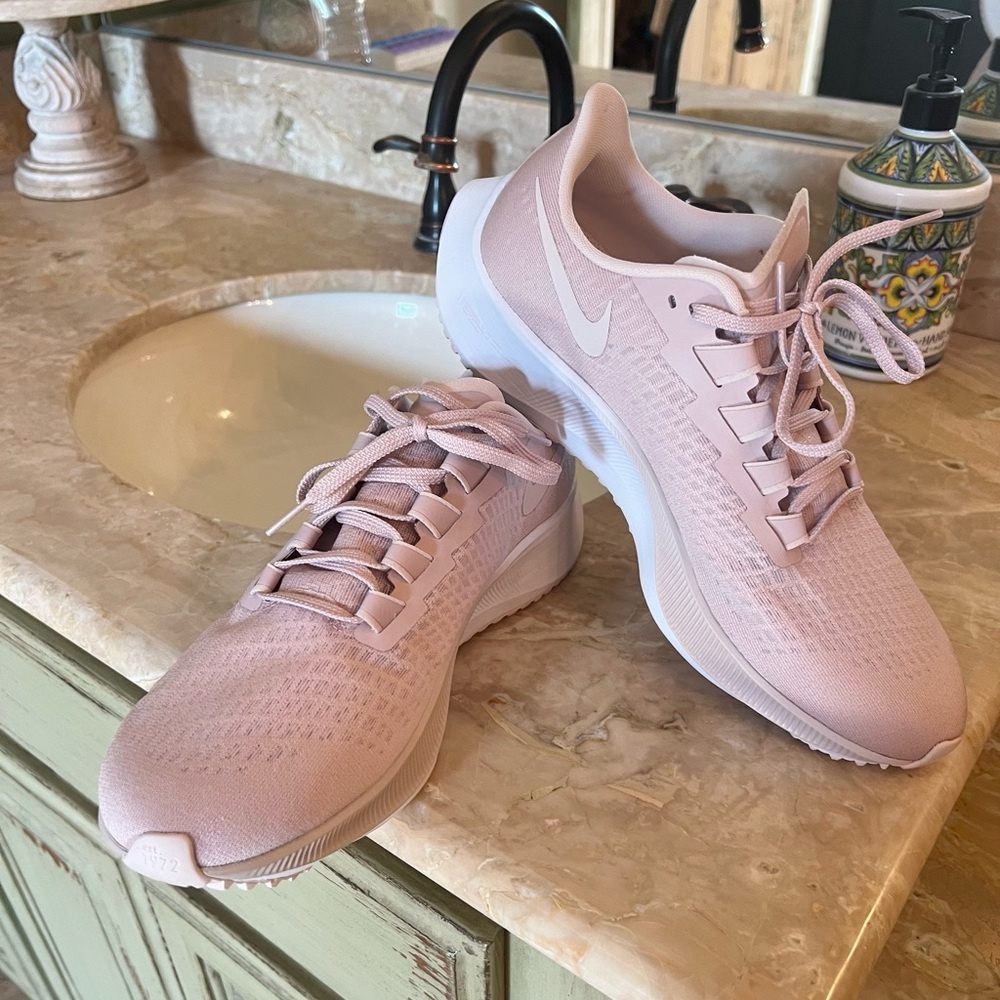 Women’s Nike Zoom sneakers